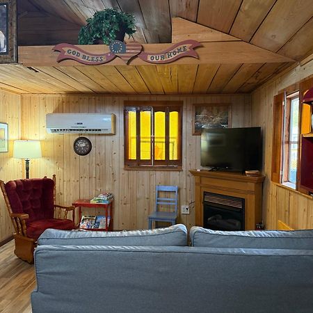Cozy Cabin Walking Distance To Parkway! Pigeon Forge Exteriör bild