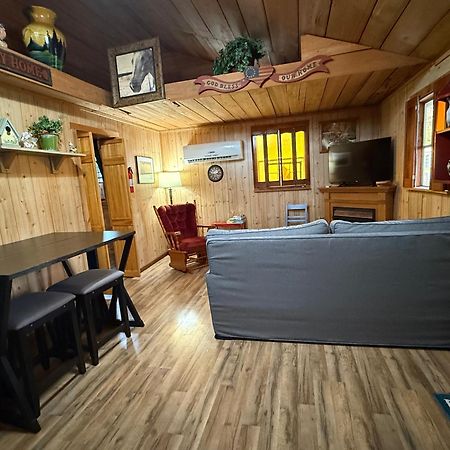 Cozy Cabin Walking Distance To Parkway! Pigeon Forge Exteriör bild