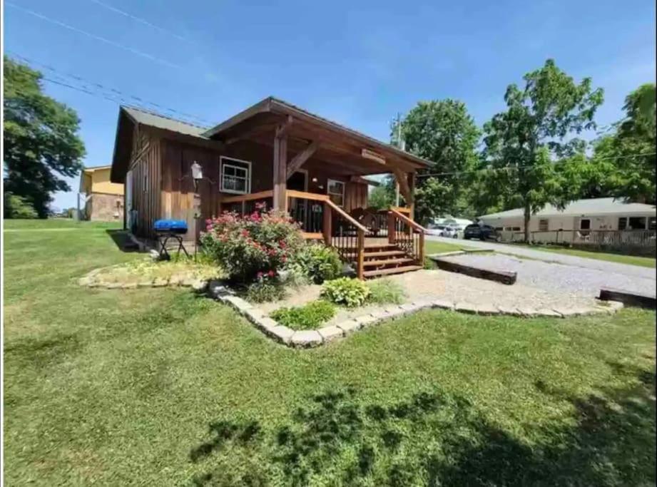 Cozy Cabin Walking Distance To Parkway! Pigeon Forge Exteriör bild